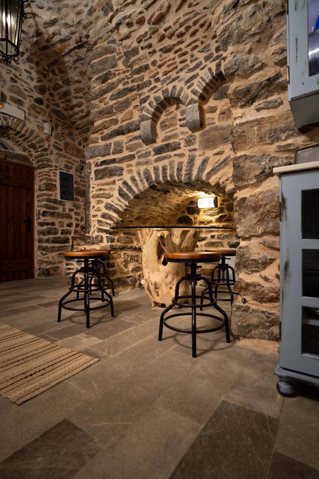 Byzantine Home In The Castle Mestá Екстериор снимка
