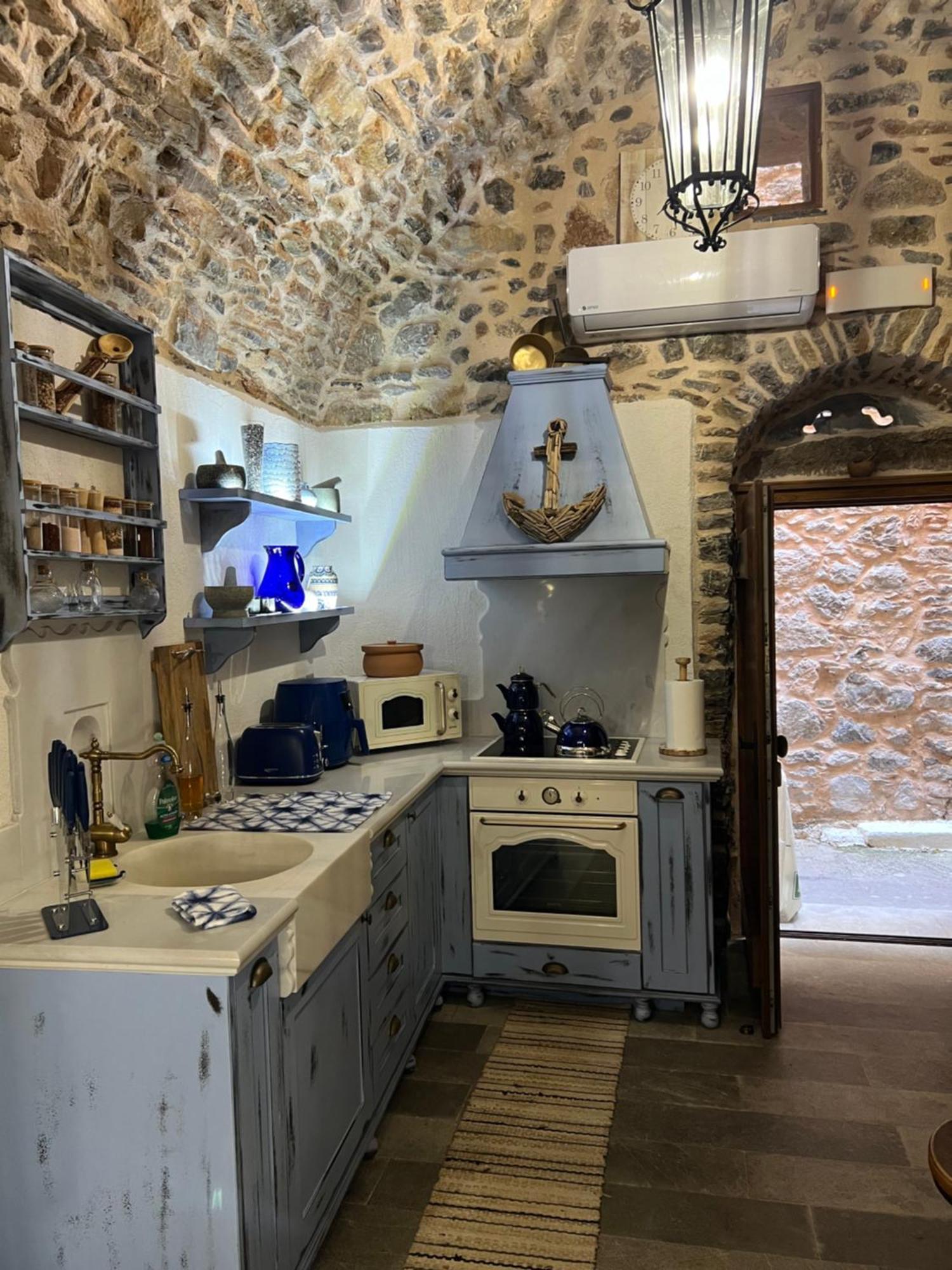 Byzantine Home In The Castle Mestá Екстериор снимка