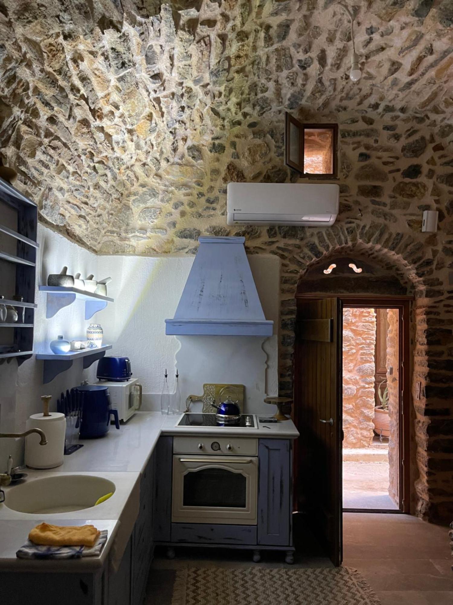 Byzantine Home In The Castle Mestá Екстериор снимка